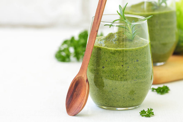 Green smoothie with ingredients - Фото, изображение