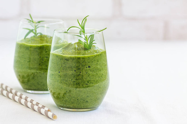 Green smoothie with ingredients - Фото, изображение