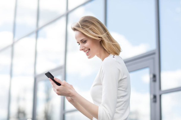 smiling woman with smartphone - Photo, Image