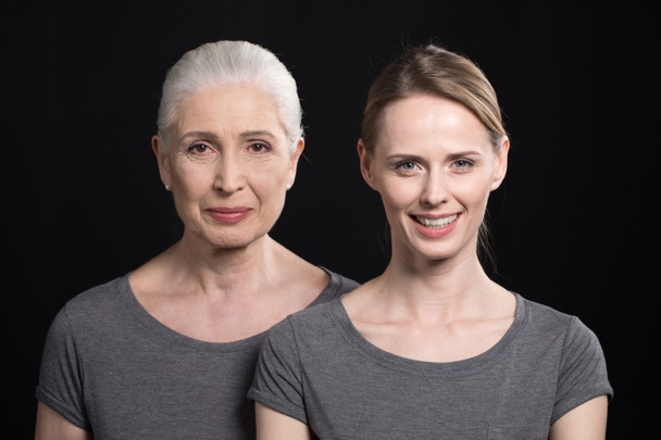 young and senior women  - Foto, afbeelding