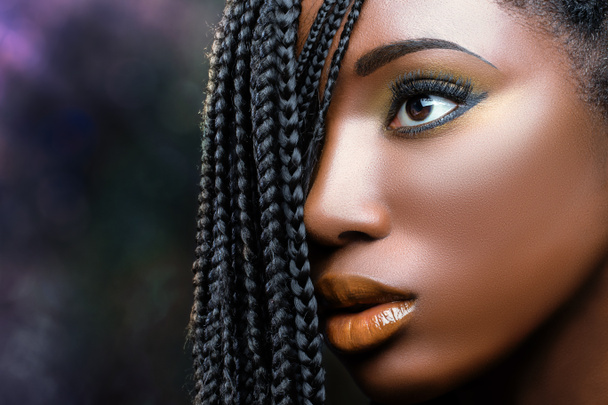 mulher africana com maquiagem requintada
 - Foto, Imagem