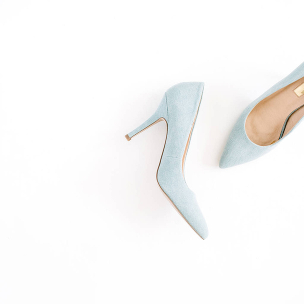 Бледно-голубые женские туфли
 - Фото, изображение