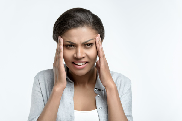 African american vrouw met hoofdpijn - Foto, afbeelding