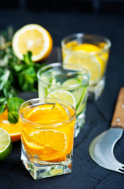 detox drinks with citrus fruits - Foto, Bild