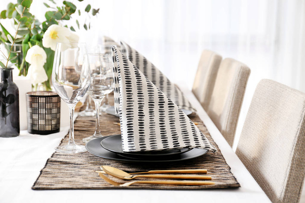 Table with beautiful setting in restaurant, closeup - Foto, Bild