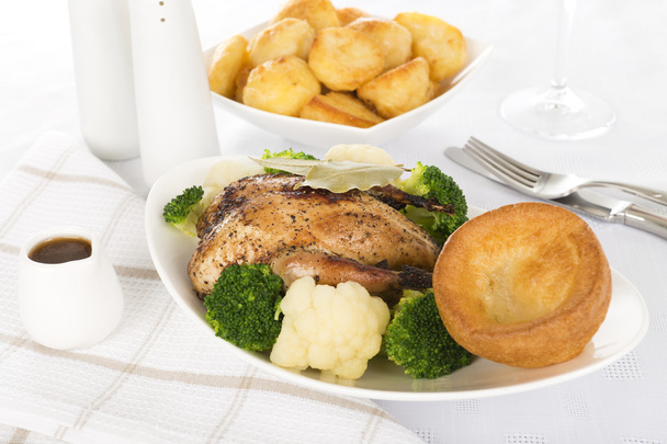 смажена вечеря - roast Партрідж & овочі - Фото, зображення