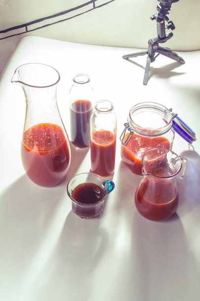 closeup of different beverages with fresh juice  - Foto, afbeelding