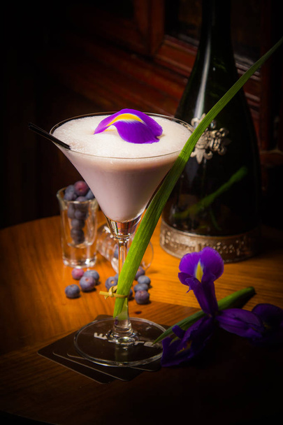 cocktail with a flowers on a wooden table - Fotoğraf, Görsel