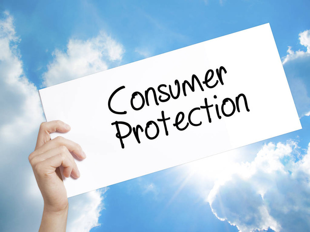 Tüketici koruma işareti beyaz kağıt üzerinde. Adam el Holding Kağıt  - Fotoğraf, Görsel
