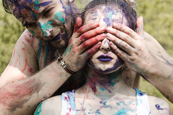 Young couple having fun with paints - Foto, imagen