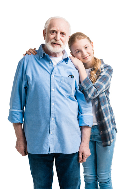 grootvader en kleindochter knuffelen - Foto, afbeelding