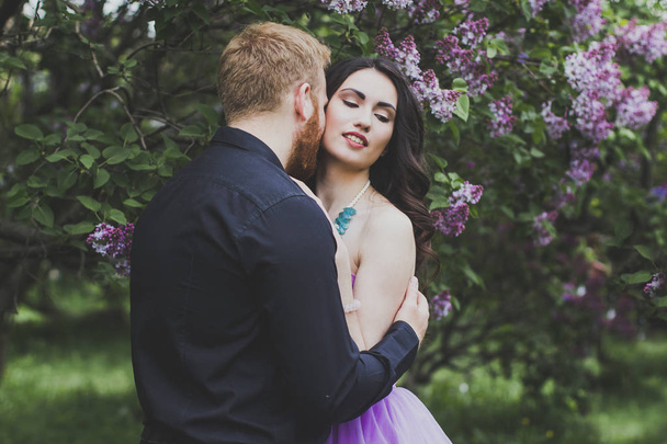 love story in the lilac garden - Foto, afbeelding