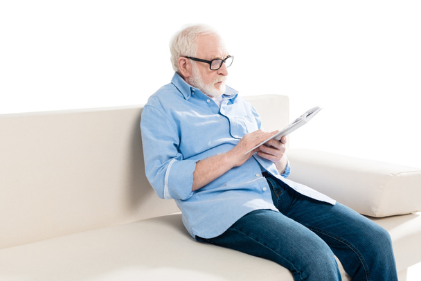 senior man reading book - Foto, Bild