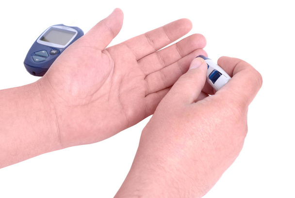 Vérvizsgálat. Mér az ember kezét glükóz vércukorszint ellenőrzése - Fotó, kép