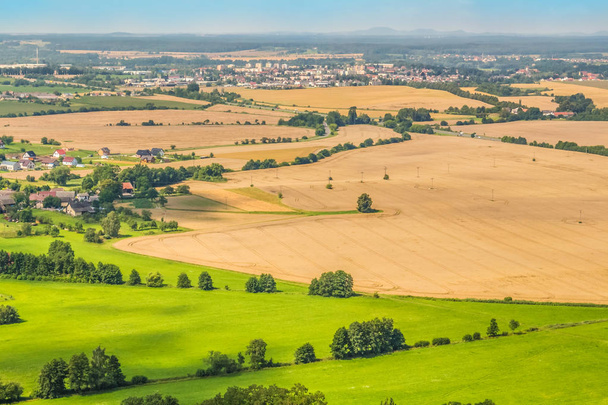 Countryside landscape seen from above. Fields and villages in the Czech Republic. - Foto, imagen