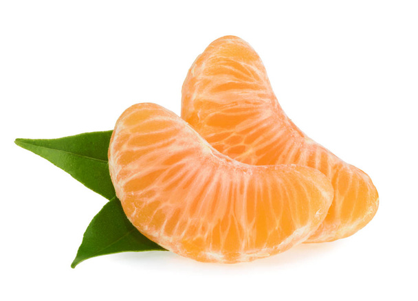 Rodajas de mandarinas aisladas sobre fondo blanco
 - Foto, imagen