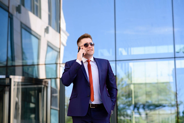 Businessman talking on the phone. - Фото, изображение