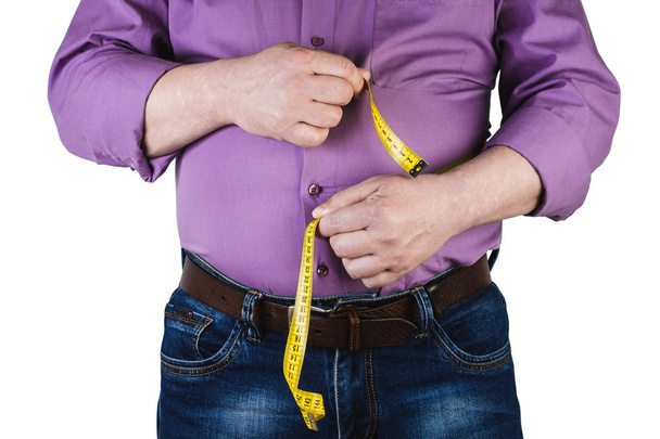Grueso hombre maduro midiendo su vientre con una cinta métrica, isol
 - Foto, Imagen