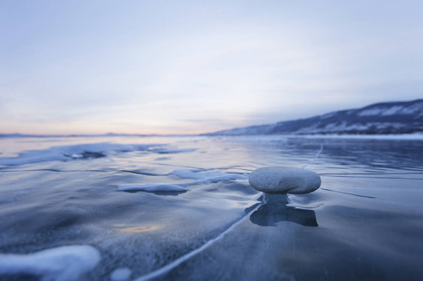 Rock, a jég, a Bajkál-tó - Fotó, kép
