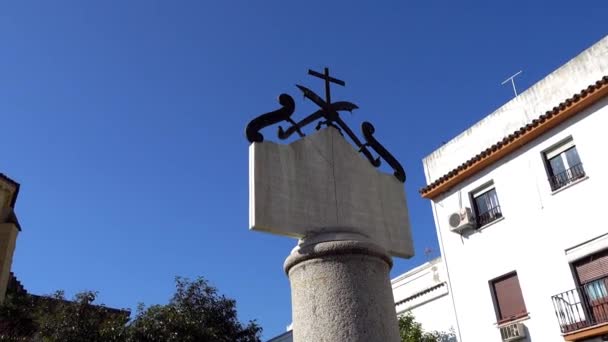 san pedro (st peter) ist eine kleine Basilika in Cordoba, Andalusien, Spanien. Die Kirche befindet sich auf dem Platz des gleichnamigen Viertels. Es ist bien de interes Kulturdenkmal. - Filmmaterial, Video