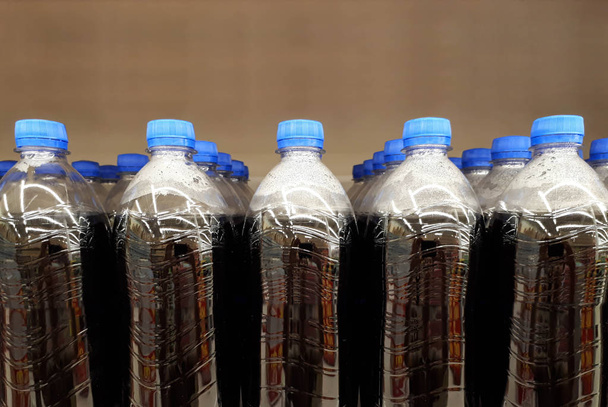 Butelki z napojami bezalkoholowymi  - Zdjęcie, obraz