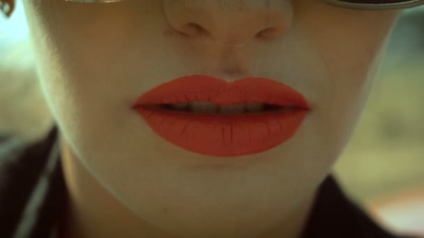 girl sexy biting lips - Záběry, video