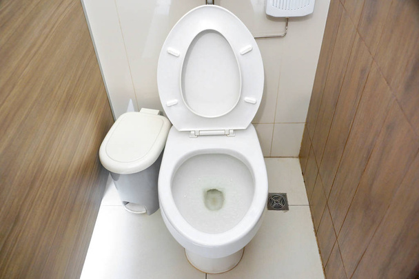 Toilettenraum im Kaufhaus - Foto, Bild