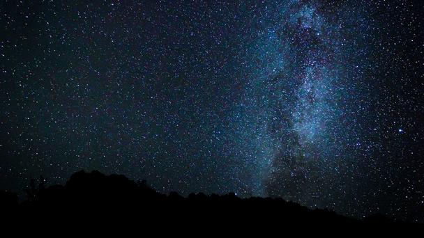 nachtelijke hemel, heldere sterren en Melkweg - Video
