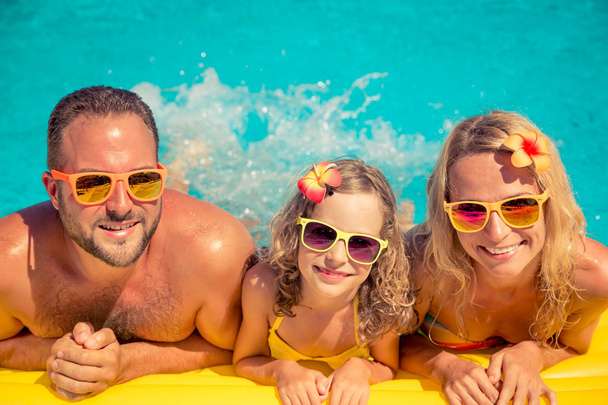 Happy family having fun on summer vacation - Valokuva, kuva