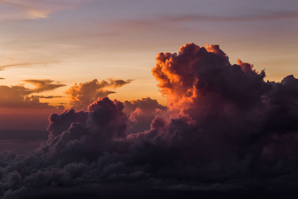 Hämmästyttävä värikäs auringonnousu
 - Valokuva, kuva