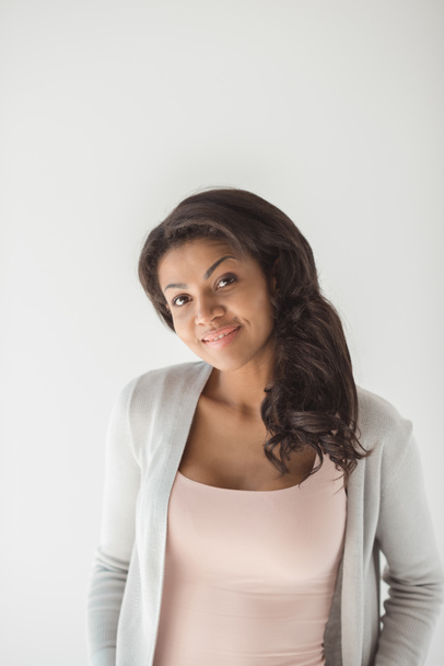 Sorridente giovane donna afroamericana
 - Foto, immagini