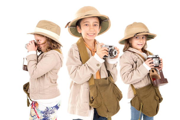 Niños en ropa de safari
 - Foto, Imagen
