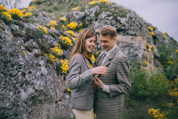 young couple hugging in the mountains - Fotografie, Obrázek