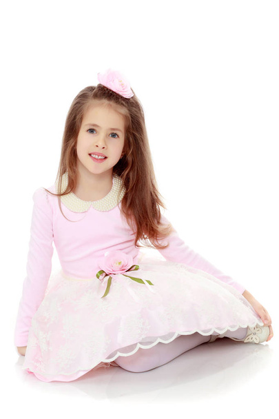 Elegant little girl in a pink dress. - Foto, Bild