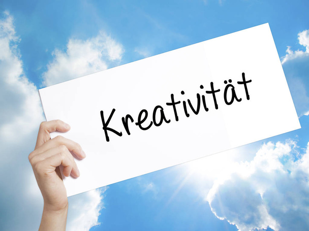 Kreativitat (creativiteit in Duits) teken op wit papier. Man Ha - Foto, afbeelding