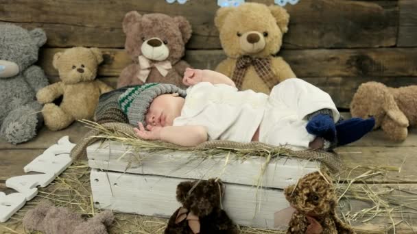 Uyuyan çocuk ve teddybears. - Video, Çekim