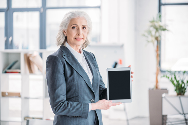 Senior businesswoman with digital tablet  - Фото, зображення