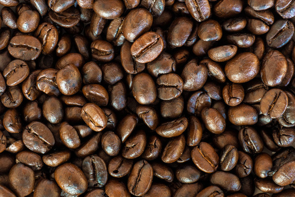 トップ ビューの背景でコーヒー豆の焙煎  - 写真・画像
