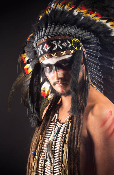 Amérindien chef de guerre indien Bonner
  - Photo, image
