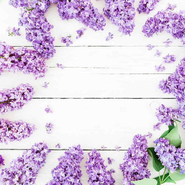 lilas sobre fondo blanco
 - Foto, Imagen
