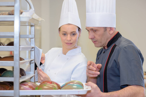 chefs cooking pastries in bakery - Foto, Imagem