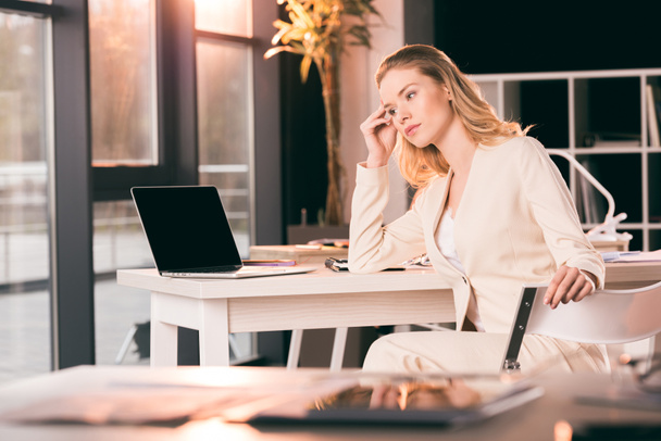 young businesswoman sitting at table in office - Photo, Image