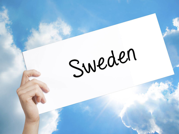 Szwecja znak na białym papierze. Ręka człowieka gospodarstwa papieru z tekstem. Ja - Zdjęcie, obraz