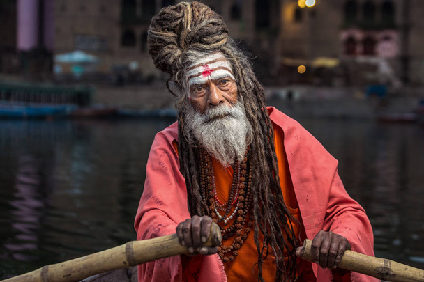 Homem santo de Varanasi - Foto, Imagem