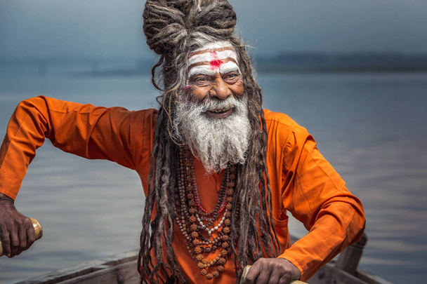 Hombre santo de Varanasi - Foto, Imagen