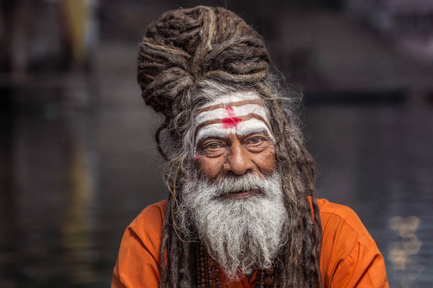 Hombre santo de Varanasi - Foto, imagen