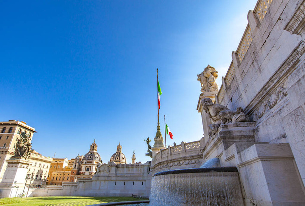 Monumento de Vittorio Emanuele II en Roma, Italia
 - Foto, Imagen