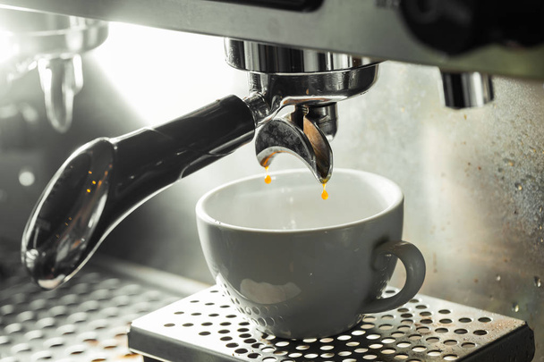 Making Coffee cup - Фото, изображение