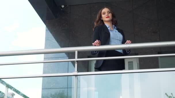Beautiful young business woman is imitating flight and smiling while resting outdoors - Záběry, video