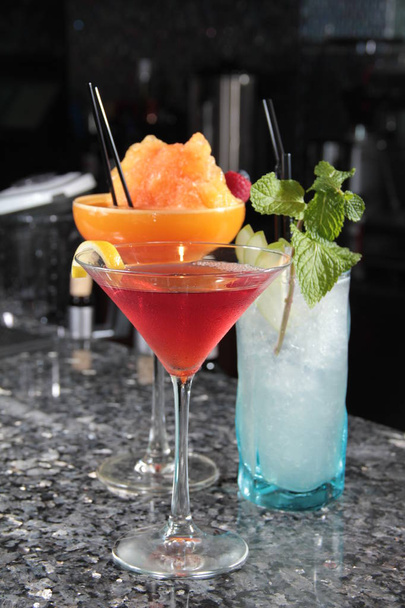 cocktail with lemon and mint on a bar counter - Fotoğraf, Görsel